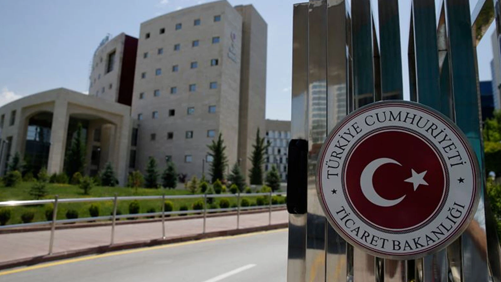 Le Ministère du Commerce a inspecté 129 mille 327 entreprises et 15,2 millions de produits au premier trimestre