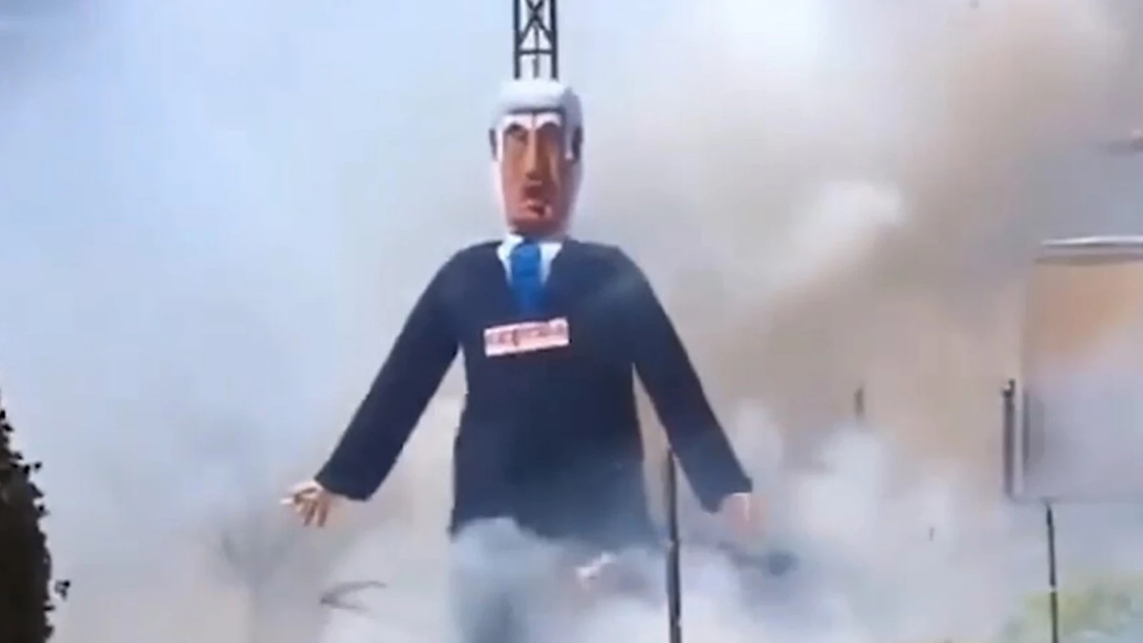 Les réactions se multiplient : l'effigie de Netanyahou a été brûlée