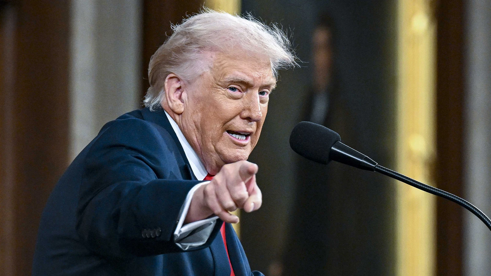 Trump: nous frapperons les navires posant des mines à Ormuz