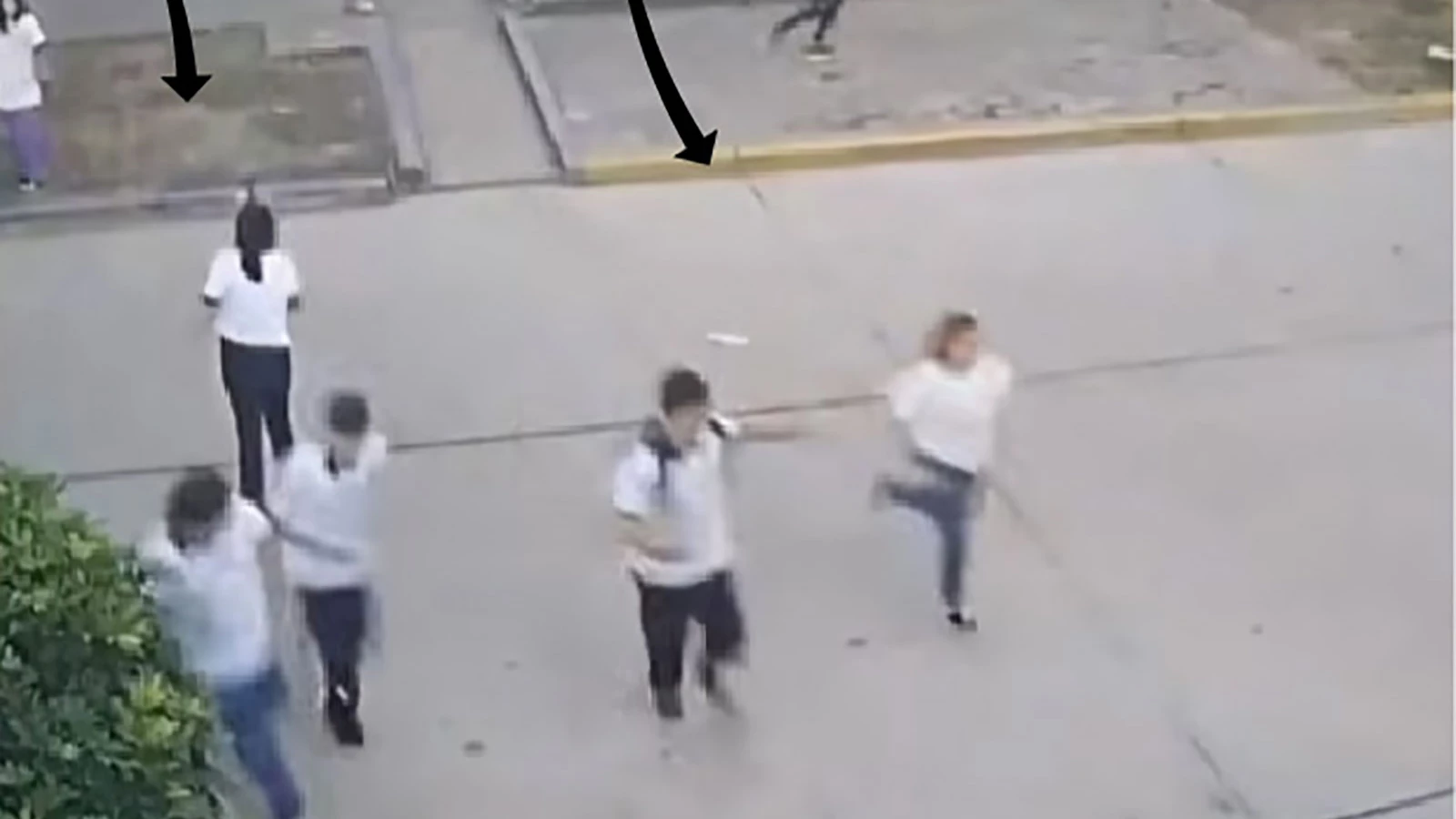 Un étudiant de 15 ans victime d'intimidation en Argentine a terrorisé l'école avec un fusil qu'il a caché dans son étui à guitare.