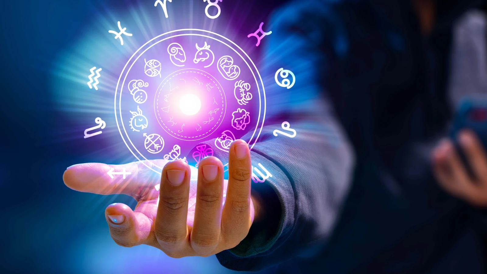 Une explosion d'amour, d'argent et de chance pour 4 signes du zodiaque ! Dinçer Guner