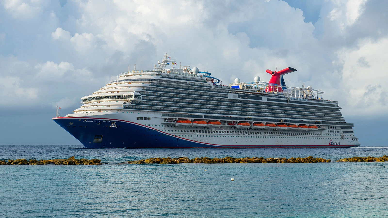 Alarme croisière en France ! Le navire avec 1 700 passagers a été mis en quarantaine