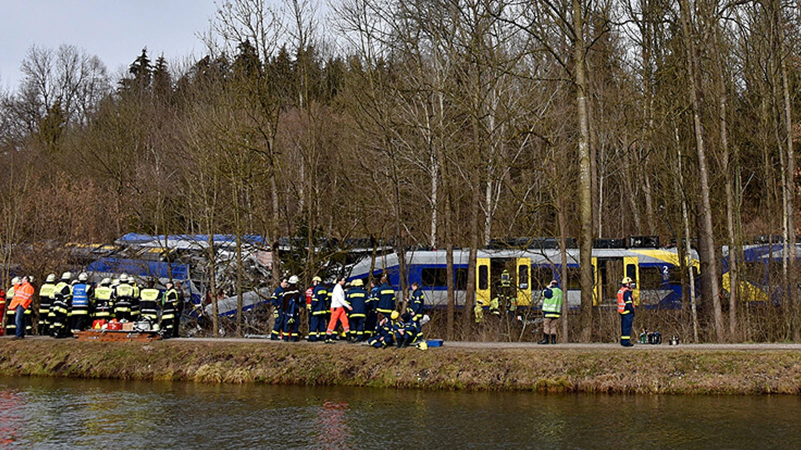 Collision entre un train et un bus scolaire en Belgique : il y a des morts et des blessés