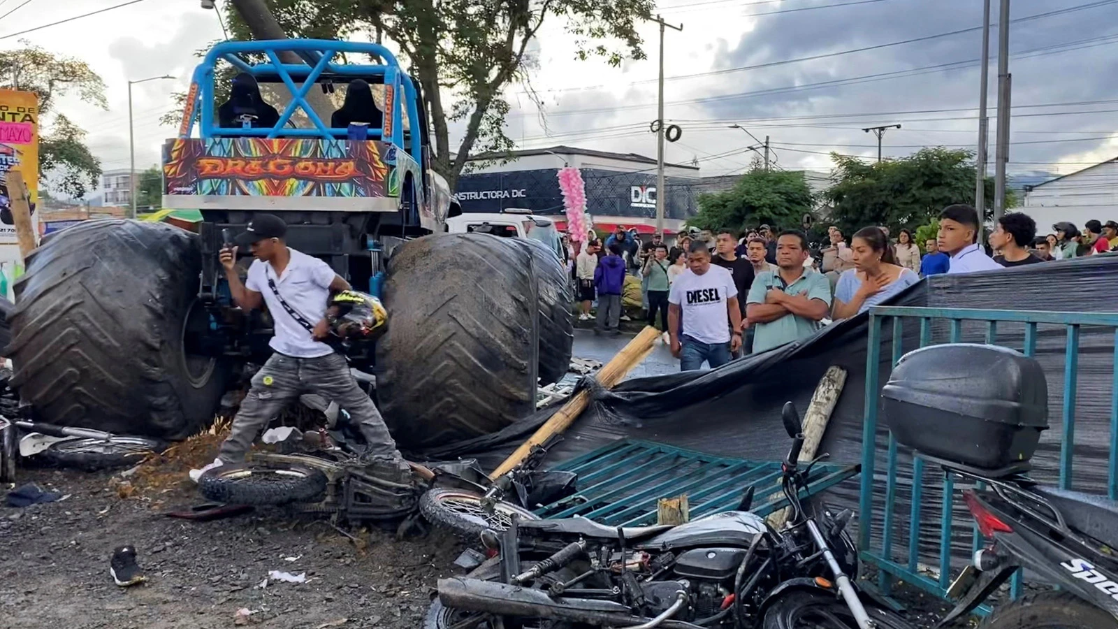 Un « camion monstre » percuté la foule en Colombie : de nombreux morts et blessés