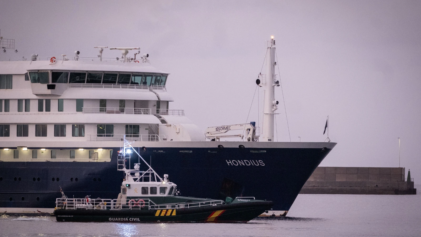 Un navire porteur d'hantavirus est arrivé au port d'Abona, les passagers ont été évacués