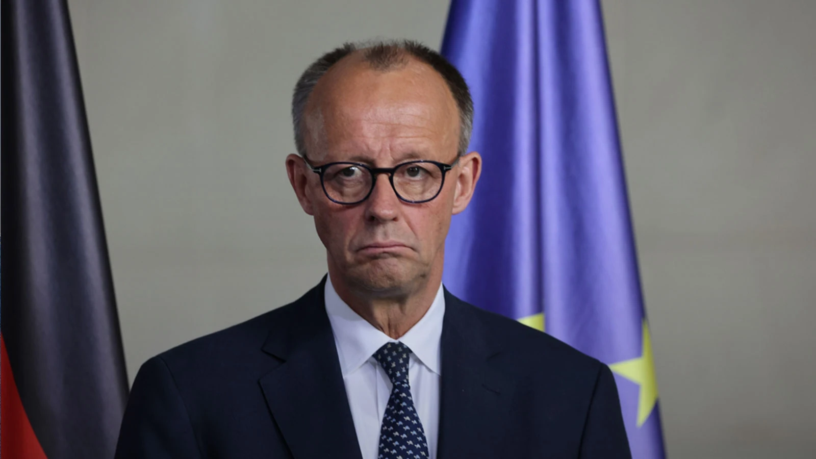 Le siège de Merz chancelle, les réformes au point mort et les menaces racistes de l'AfD