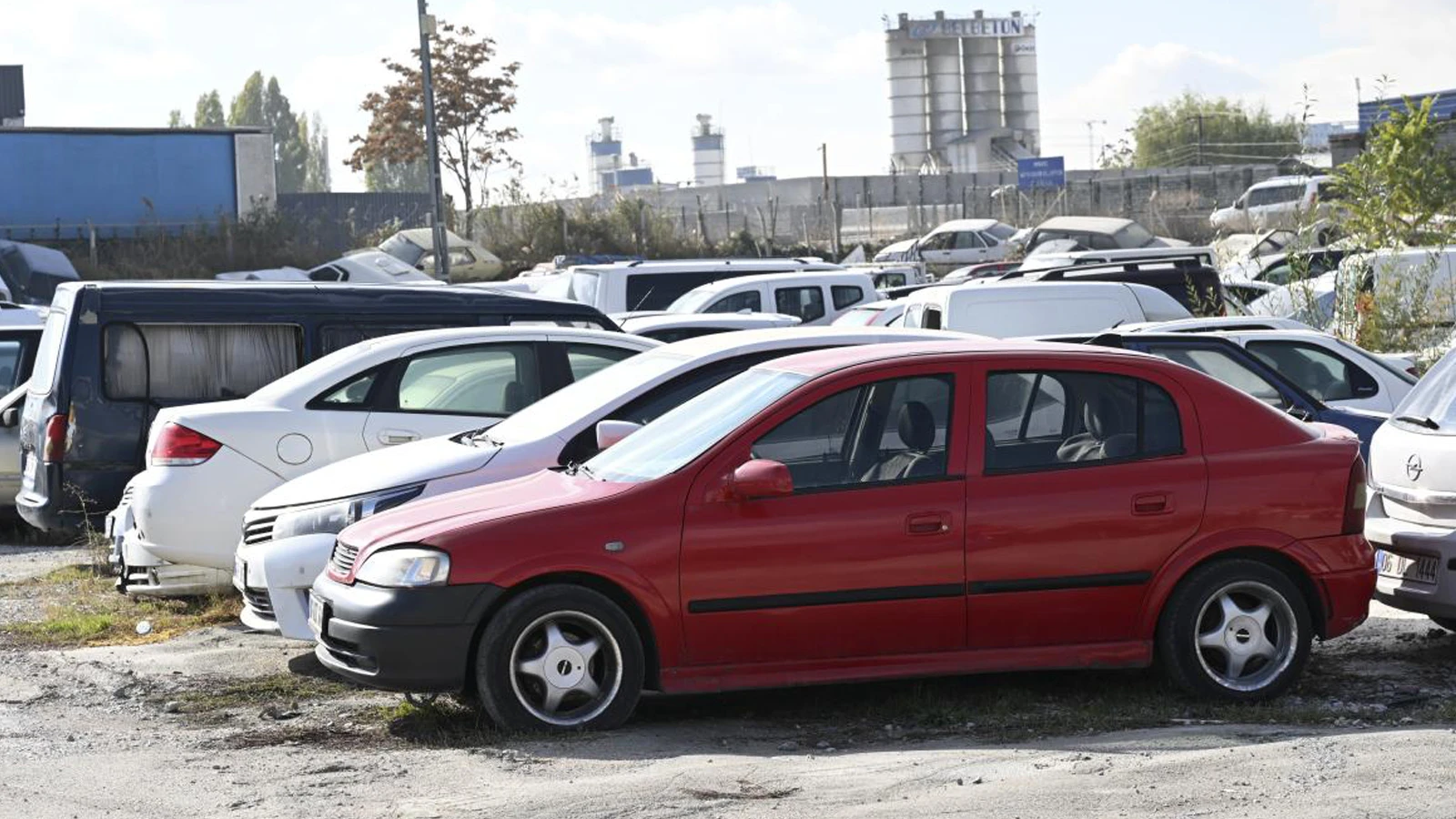 Attention, ceux qui possèdent un véhicule de modèle 2000 ou moins : Votre dette risque d'être complètement effacée.