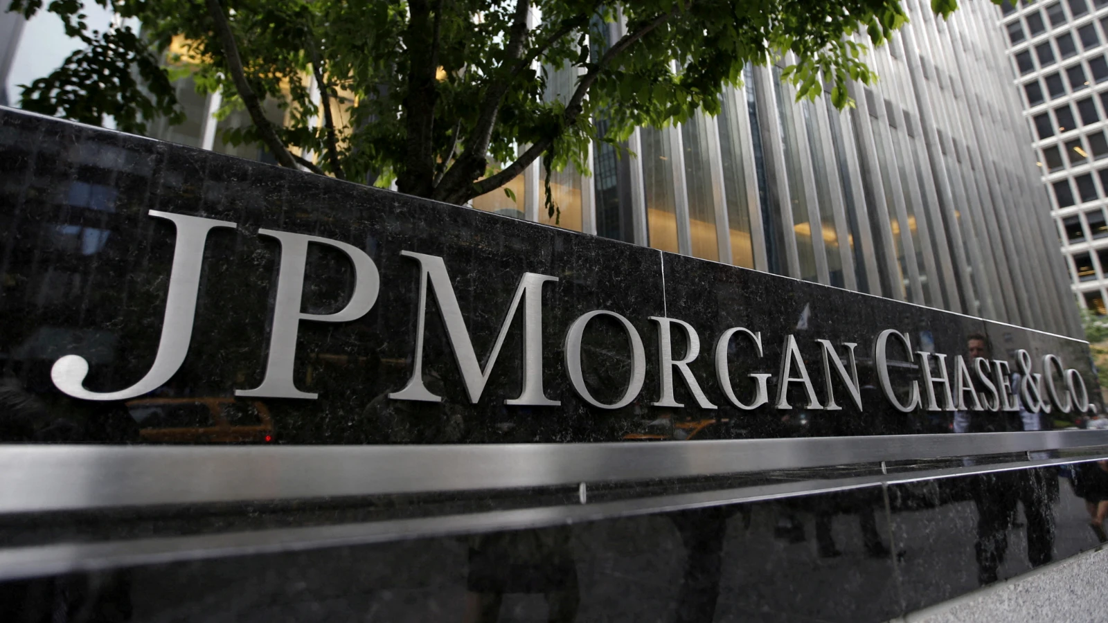 JPMorgan a abaissé ses prévisions de taux d'intérêt pour la CBRT alors que le prix du pétrole baissait