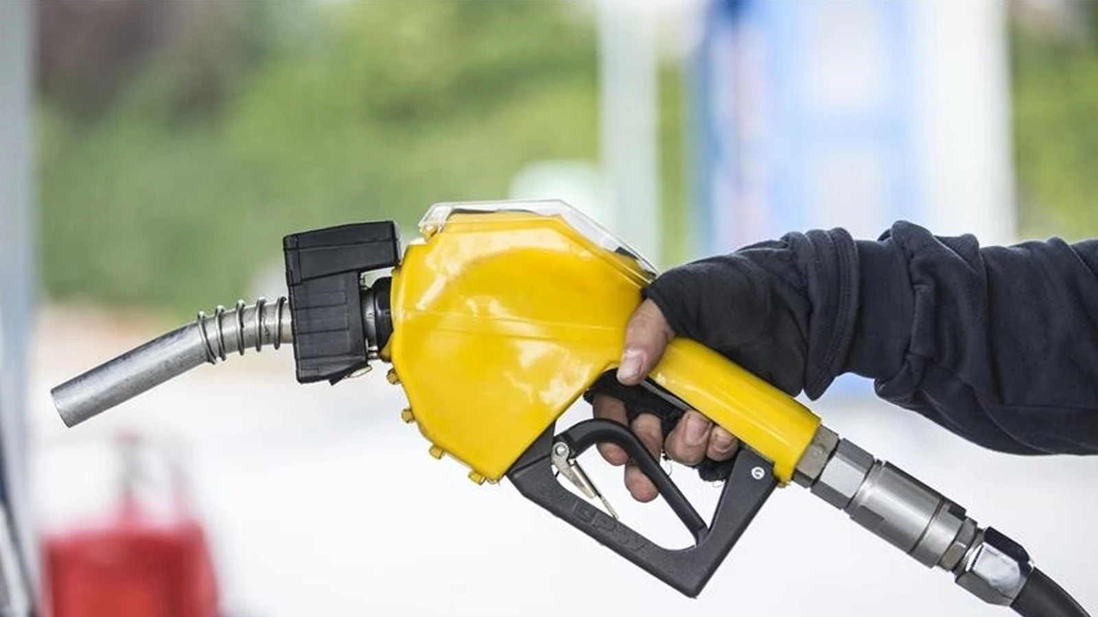 L'Ukraine a frappé des installations pétrolières : les ventes de carburant ont été complètement arrêtées en Crimée