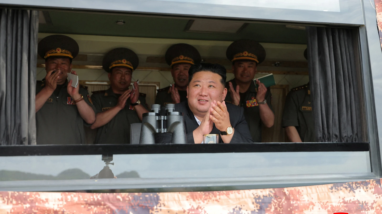 Le dirigeant nord-coréen Kim a assisté aux tests de nouvelles armes
