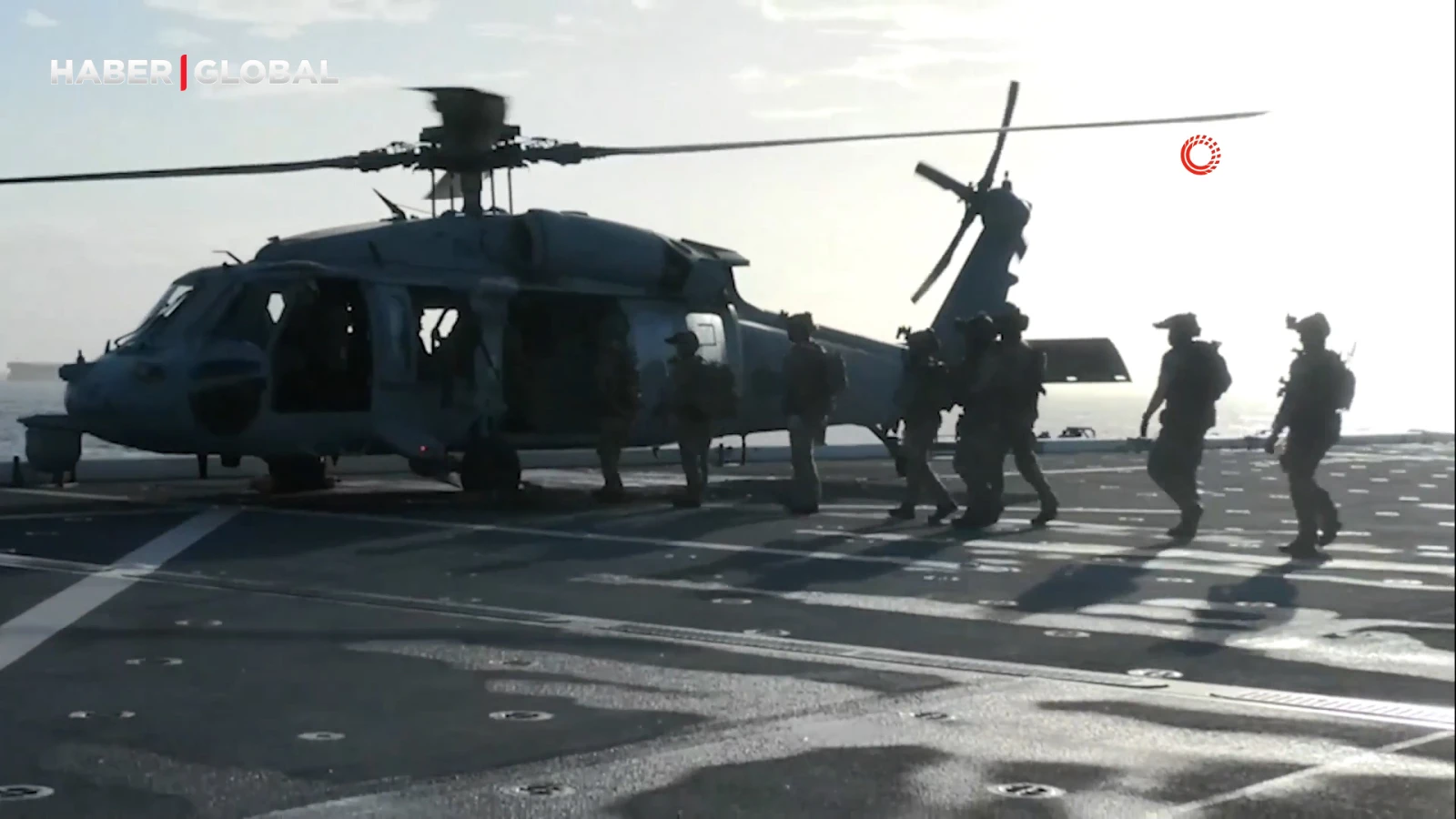 Moments où des soldats américains ont attaqué un pétrolier dans l’océan Indien
