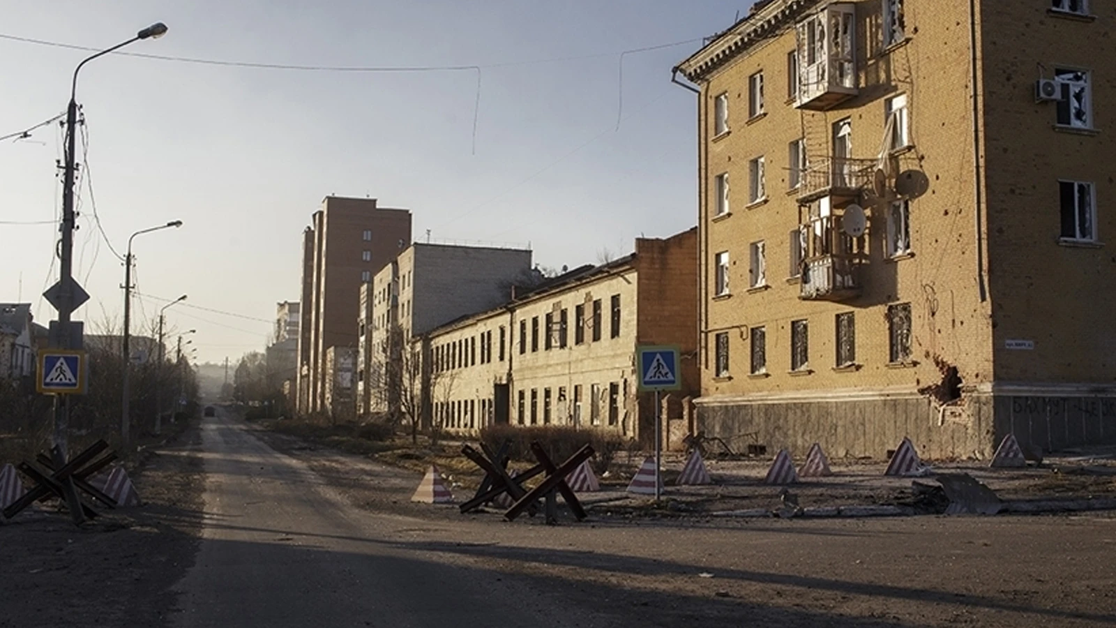 Un drone a percuté un bus de passagers à Donetsk, annexée par la Russie : 7 morts, 11 blessés