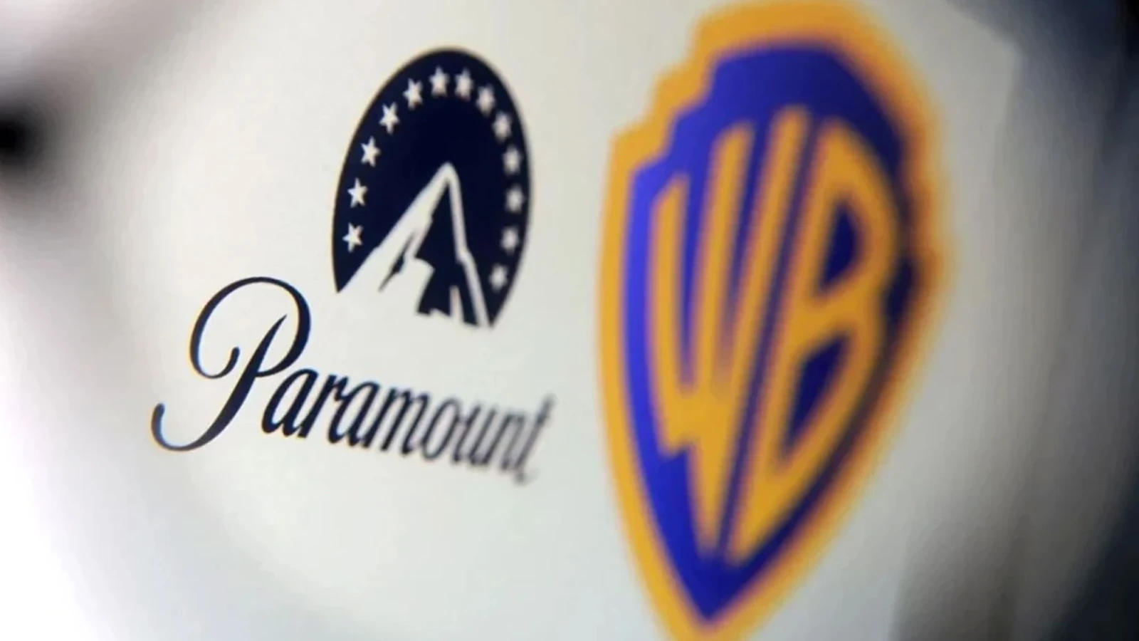 12 États aux États-Unis, Paramount-Warner Bros. a déposé une plainte contre la fusion