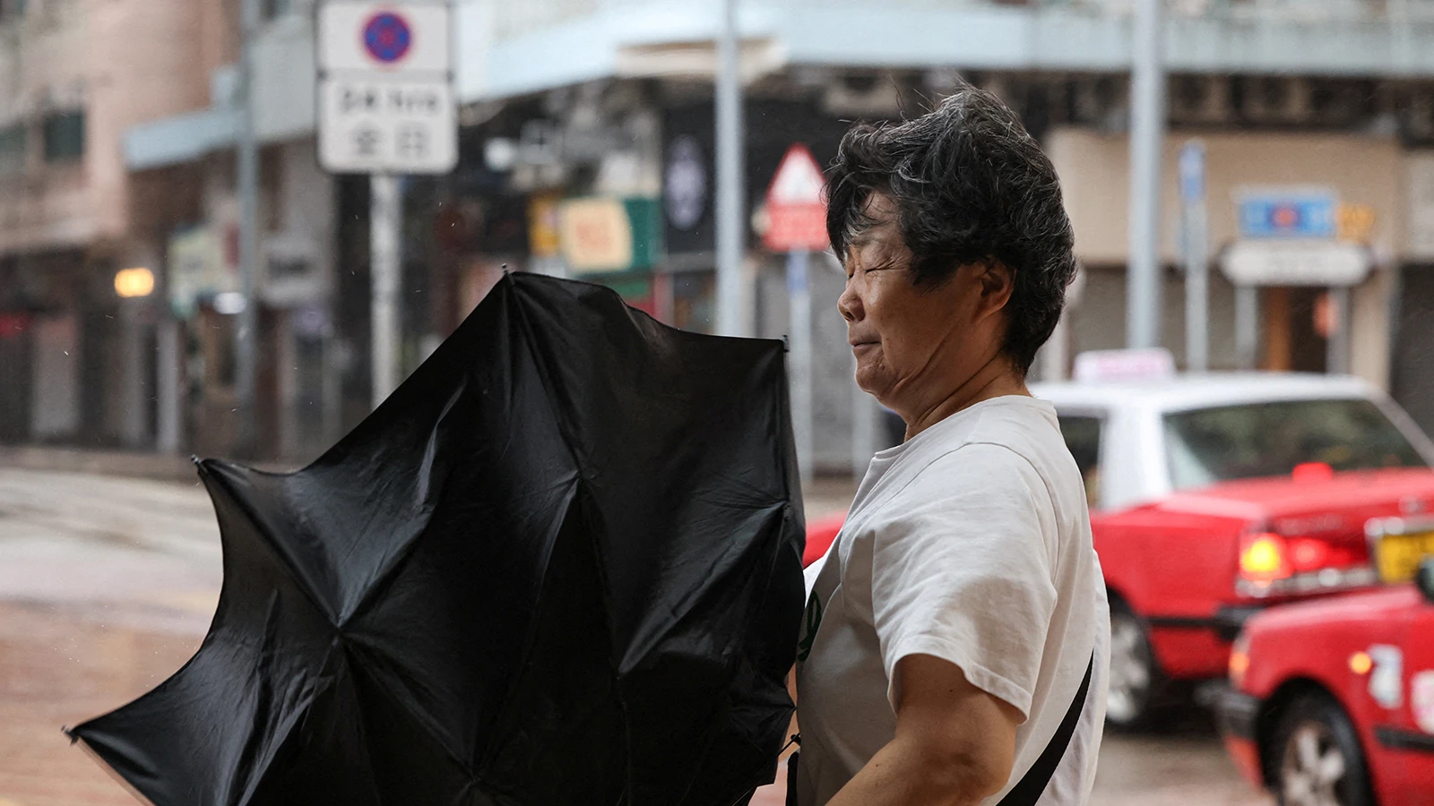 Alerte typhon Noul en Chine : des centaines de milliers de personnes évacuées, vols annulés