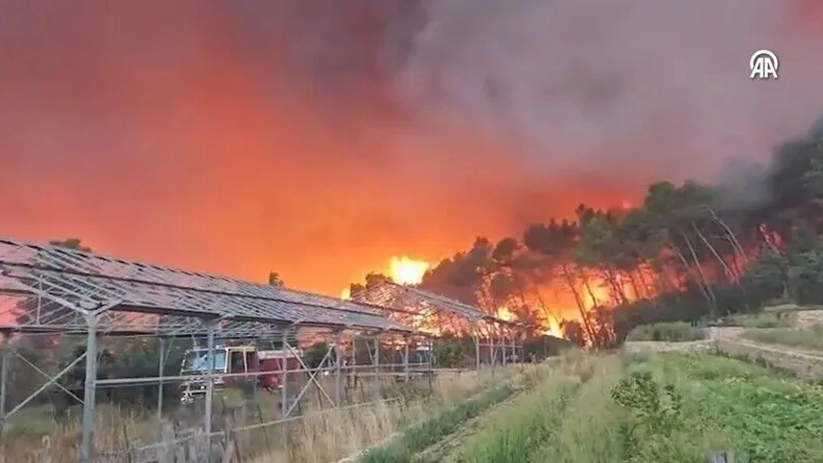 4 000 personnes supplémentaires ont été évacuées à cause d'un incendie en France