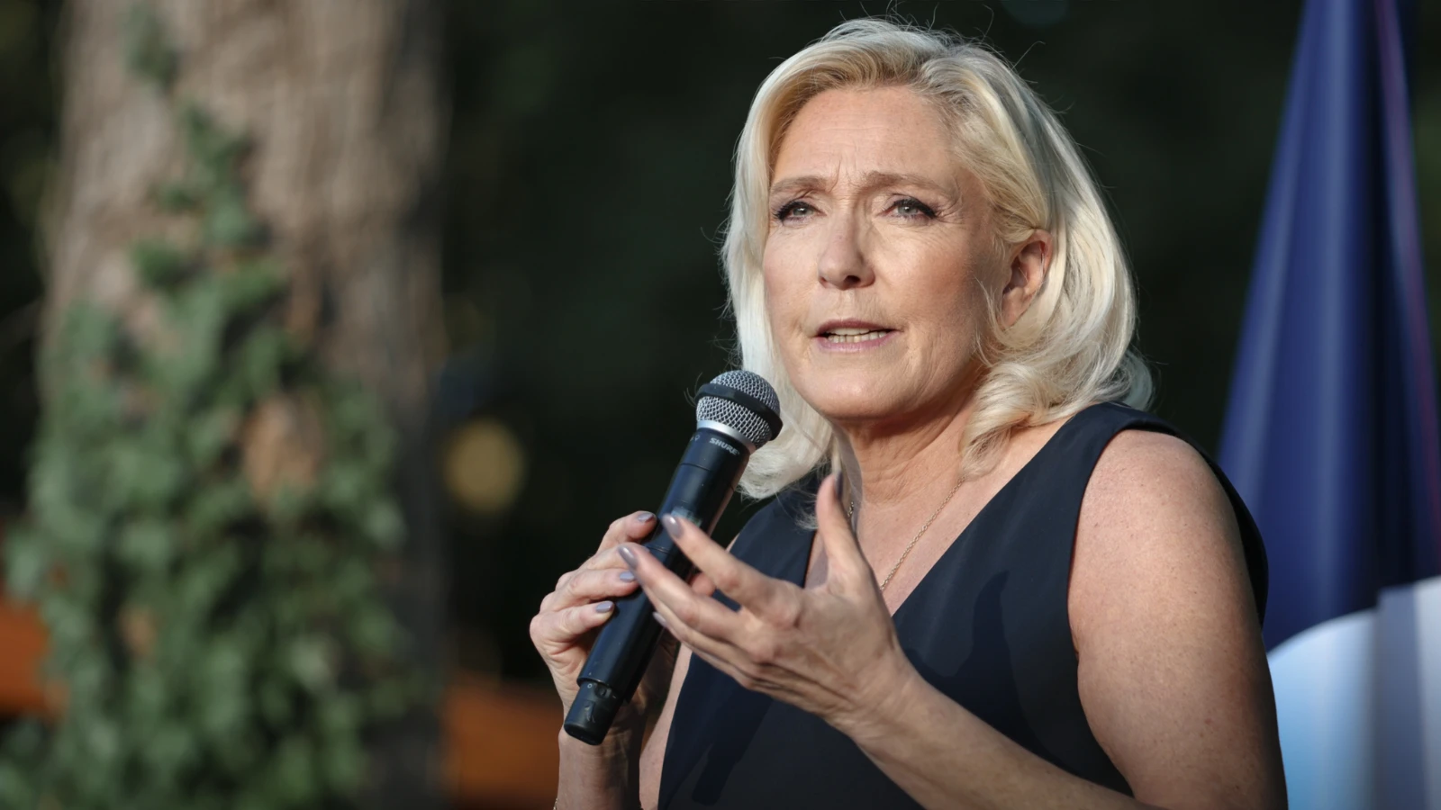 Le Pen annonce officiellement sa candidature à la présidentielle