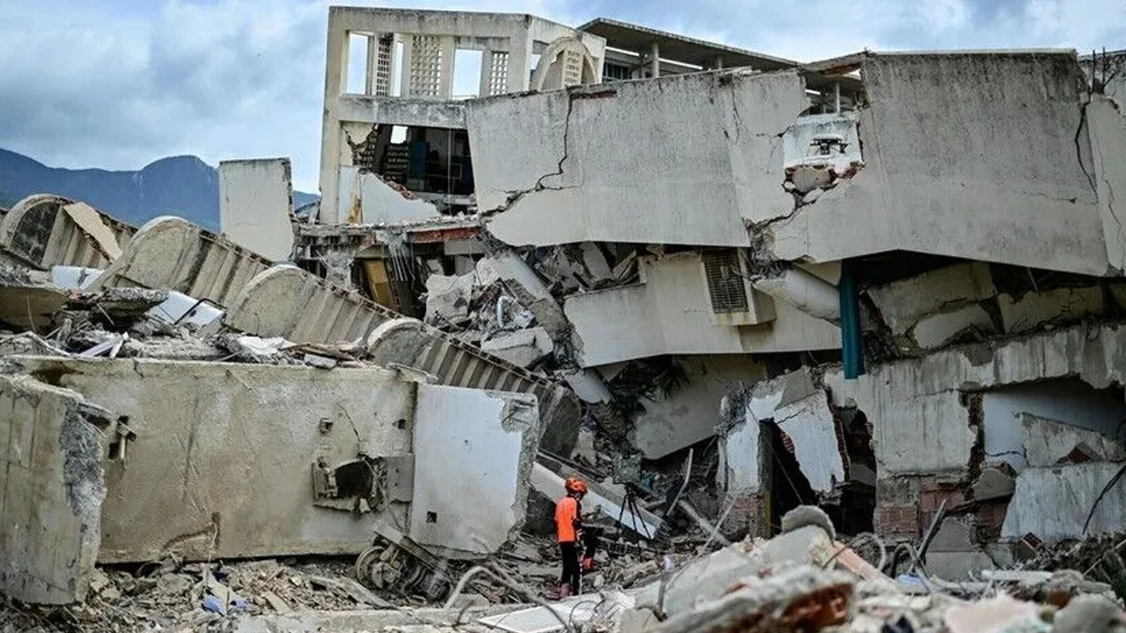 Le bilan des deux tremblements de terre au Venezuela s'alourdit : les pertes en vies humaines s'élèvent à 5 mille 119