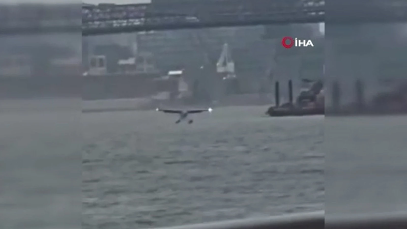Un hydravion a effectué un atterrissage brutal dans une rivière aux USA : il y a des blessés ! Ces moments sont filmés