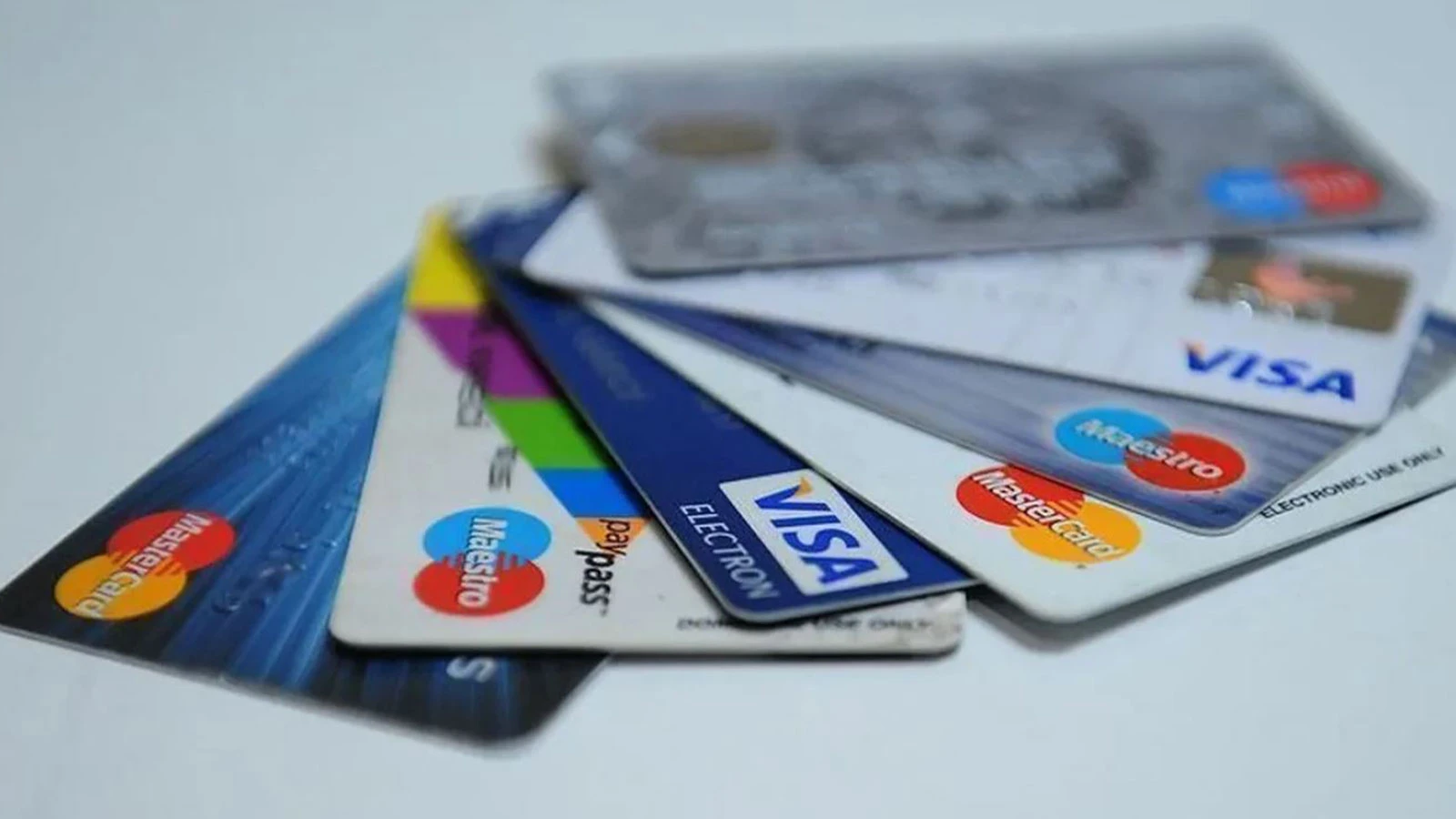 Différence en 7 mois : 156 milliards de dollars TL, solde inversé dans les achats par carte