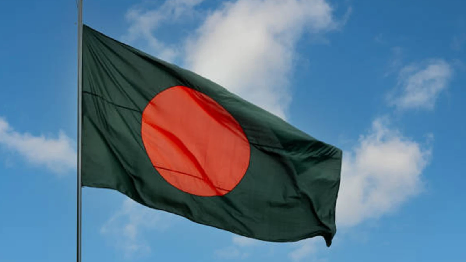 Deux bus de passagers sont entrés en collision au Bangladesh : de nombreux morts et blessés