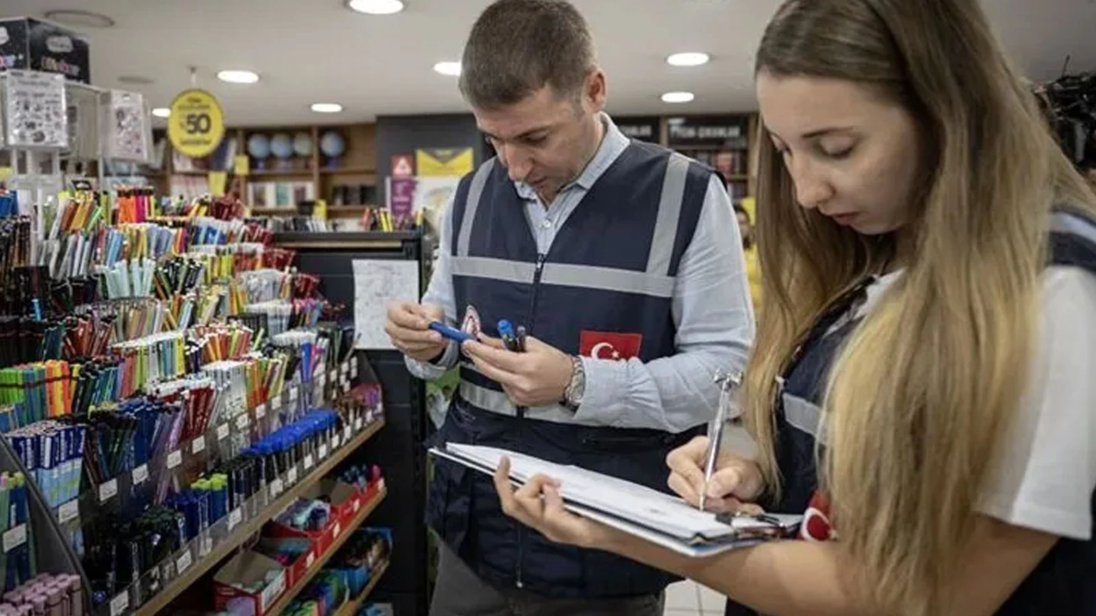 Inspection des fournitures de papeterie et des produits scolaires du Ministère