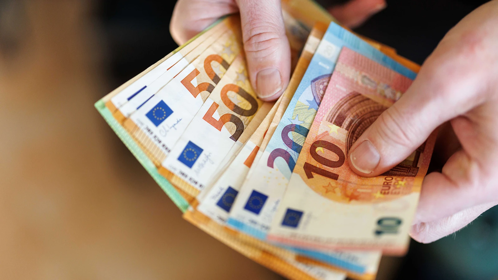 Les Européens gardent de l’argent liquide chez eux… La raison est claire