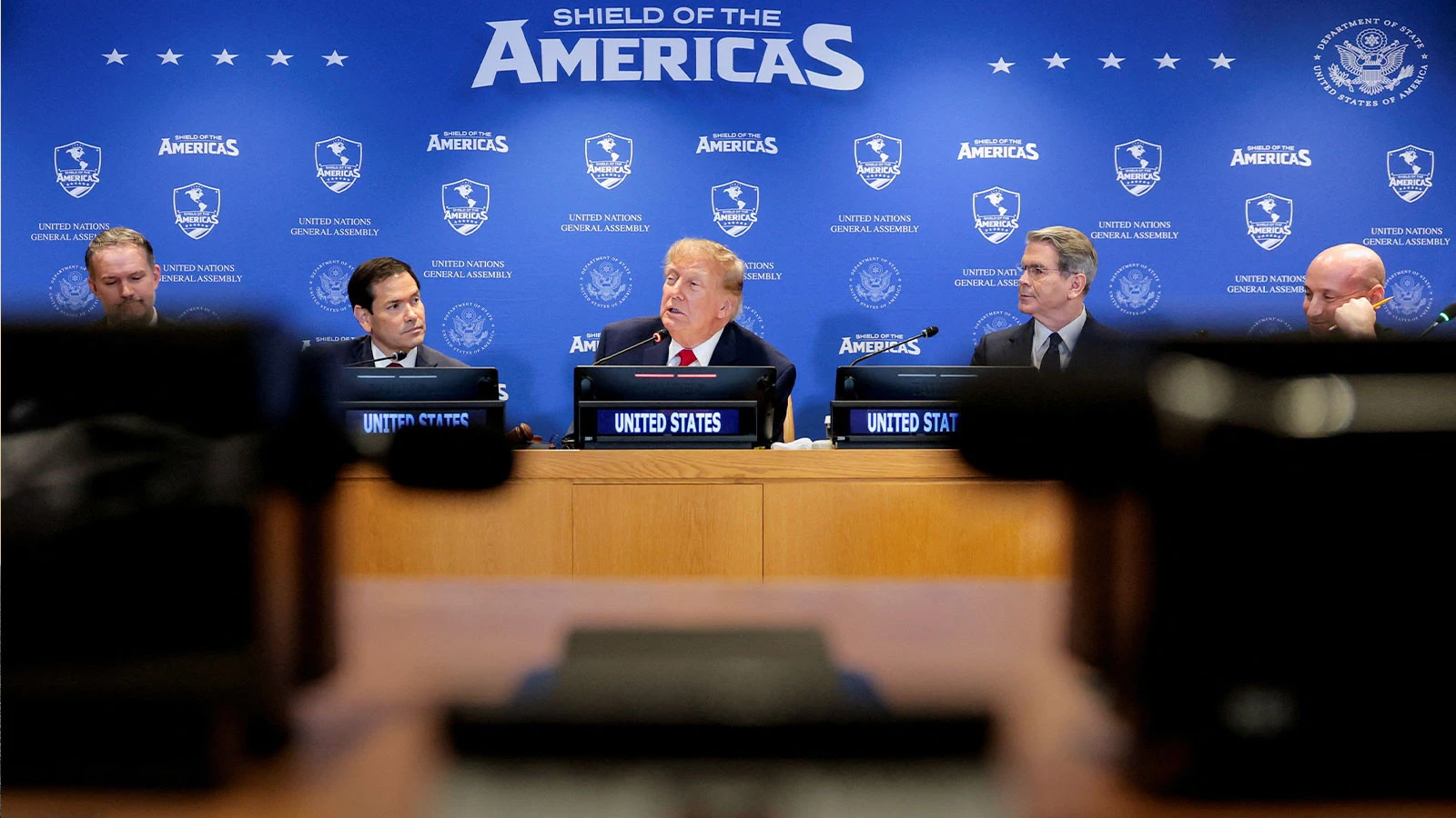 Coalition pour intervenir dans les affaires intérieures, contrairement aux lois de l'ONU !