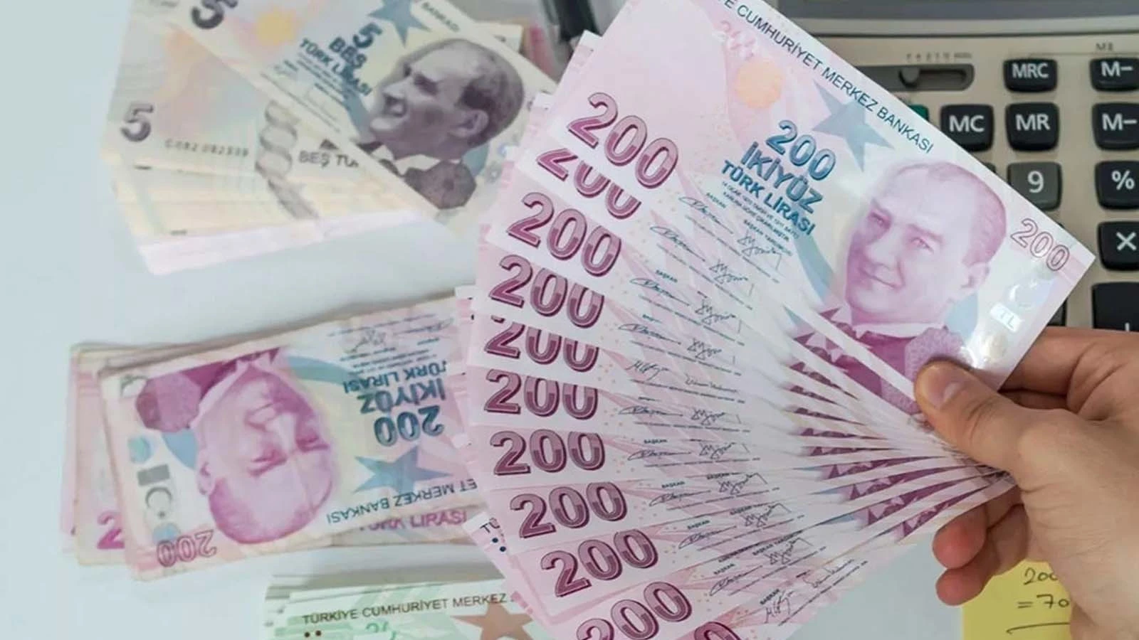 Course aux prêts « à intérêt zéro » de la part des banques : 100 000 TL sont instantanément déposées sur le compte du demandeur !