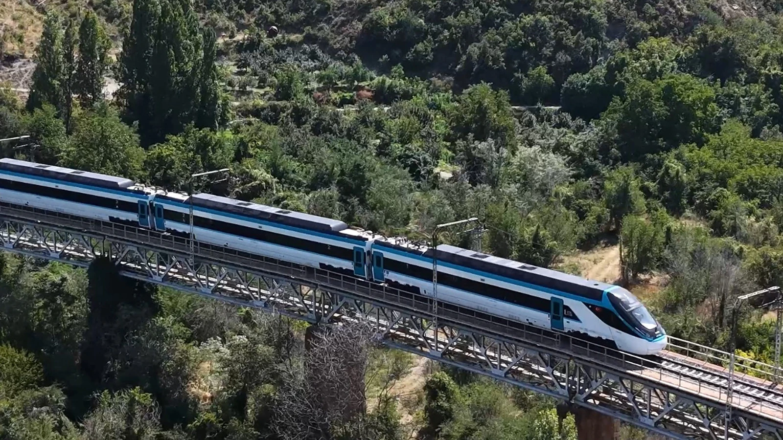 Début de la production de masse du train national à grande vitesse