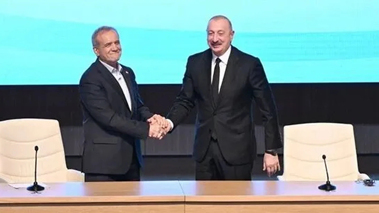 Salutations d'anniversaire d'Aliyev à Pezeshkiyan
