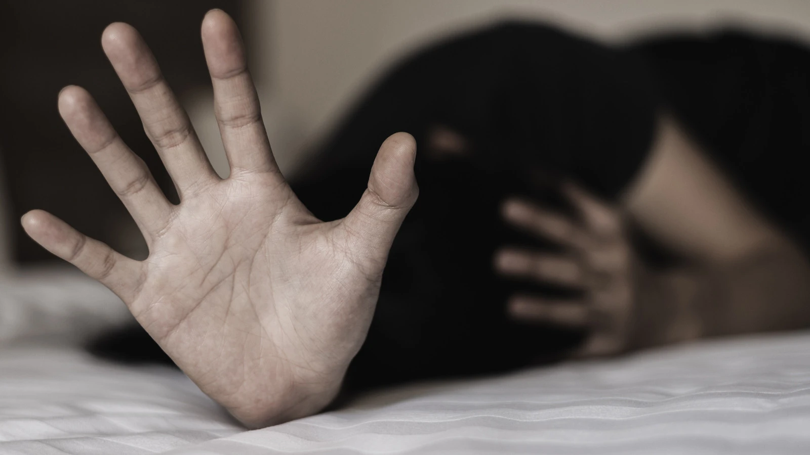 Un aveu écoeurant en 20 ans de mariage : il a drogué sa femme et l'a violée des dizaines de fois !