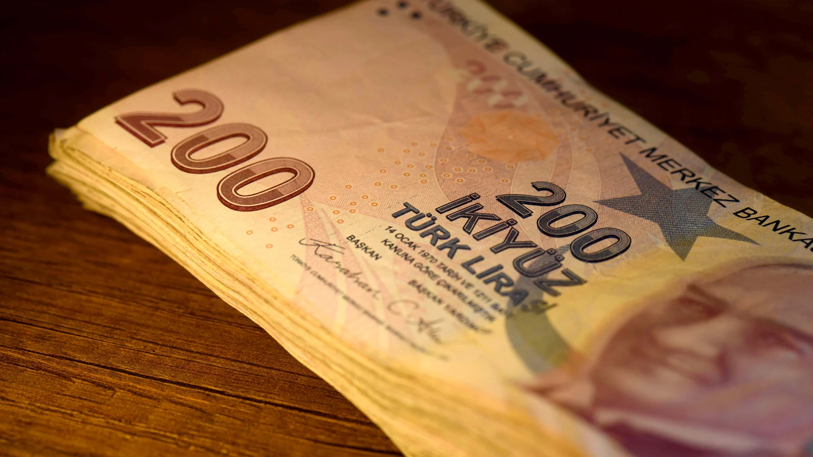 Y aura-t-il une augmentation de salaire pour les retraités ? Tous les regards sont tournés vers la décision de la Cour Constitutionnelle !