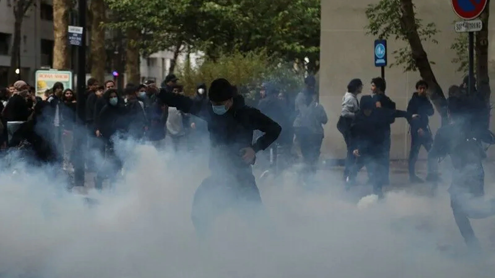 1 793 personnes ont été arrêtées dans le cadre de manifestations dans des lycées en France