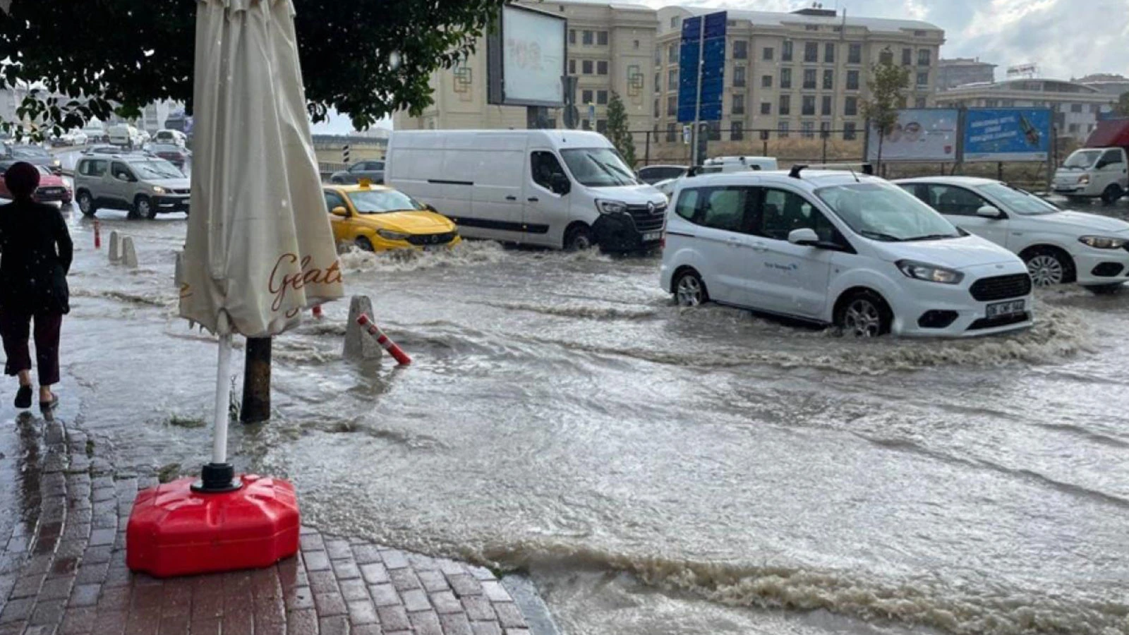 La nouvelle normalité d'Istanbul ! Pluie du ciel, désastre du béton