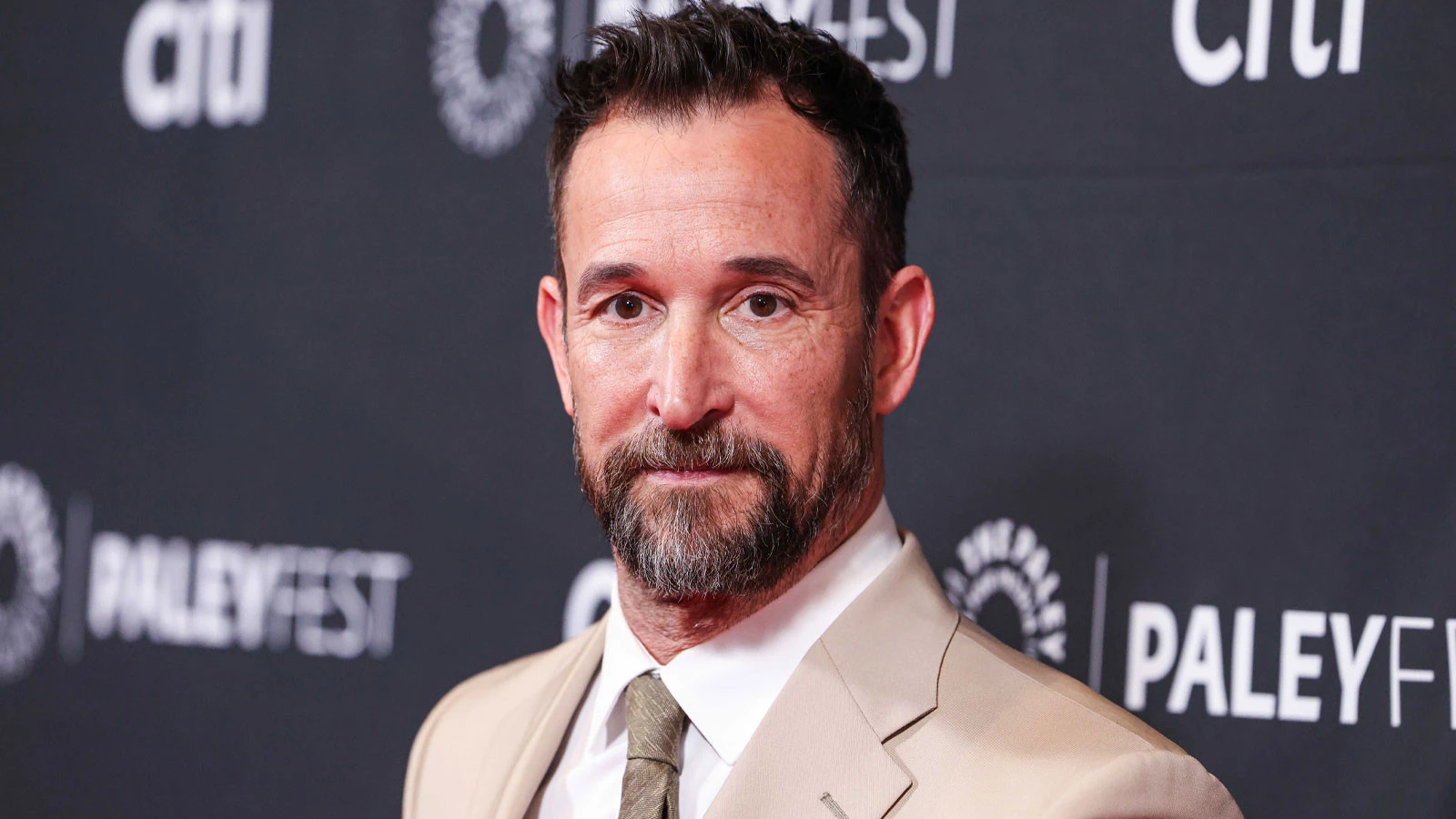 Le magazine People a désigné l'homme le plus sexy du monde en 2026 : qui est Noah Wyle ?