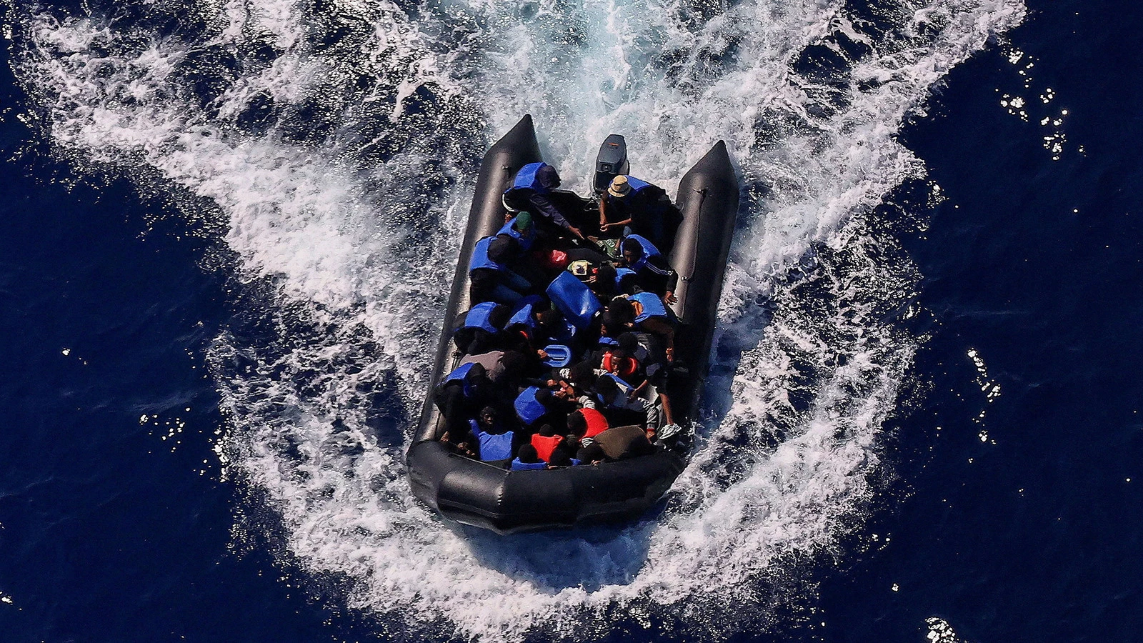 C'est ainsi que le désastre a été évité ! Suivez le bateau des réfugiés image par image