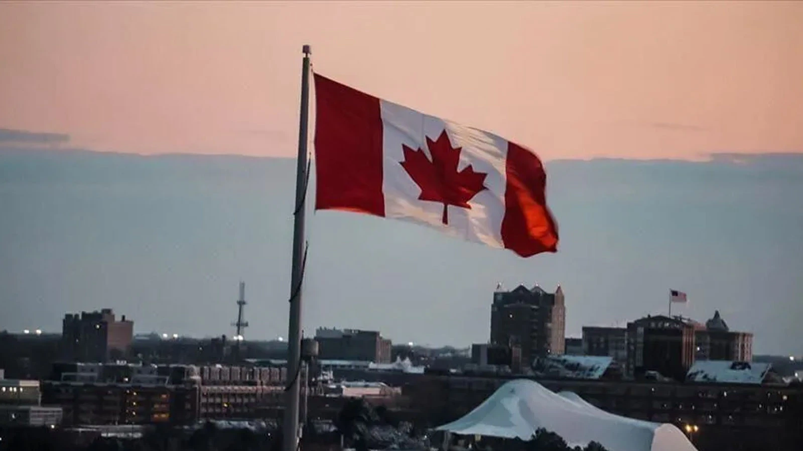 De nombreuses personnes sont mortes dans un incendie sur une base militaire au Canada
