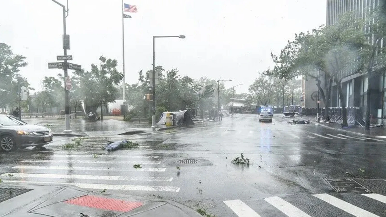 Des centaines de milliers de personnes se sont retrouvées sans électricité en Floride à cause de l'ouragan Isaias.