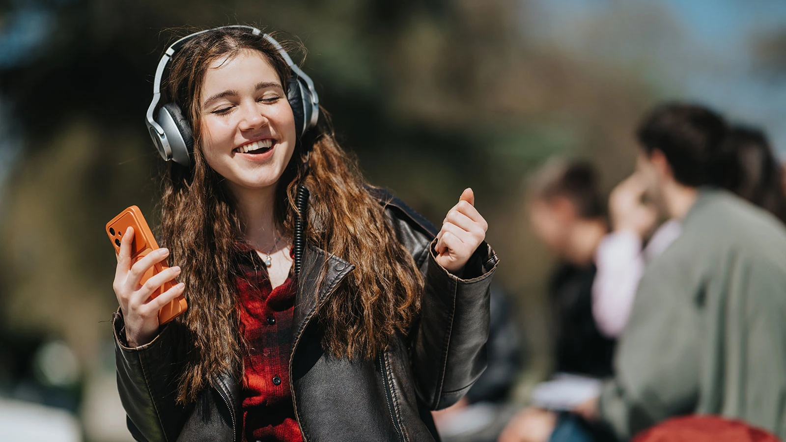 En Angleterre, les personnes qui écoutent de la musique forte dans les bus seront condamnées à une amende de 100 £.