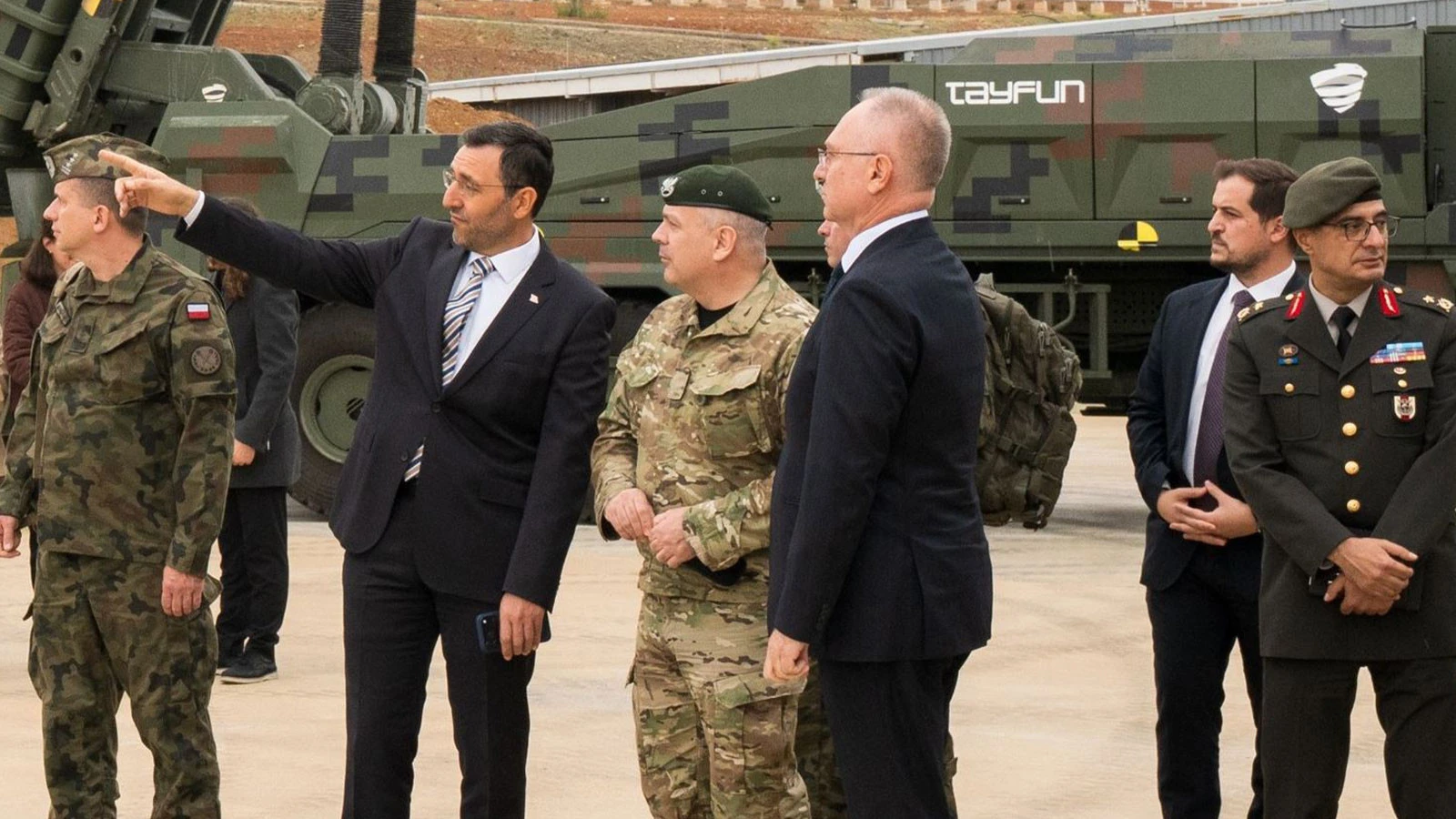 Ils sont venus examiner, les yeux de la Pologne sont rivés sur le missile TAYFUN