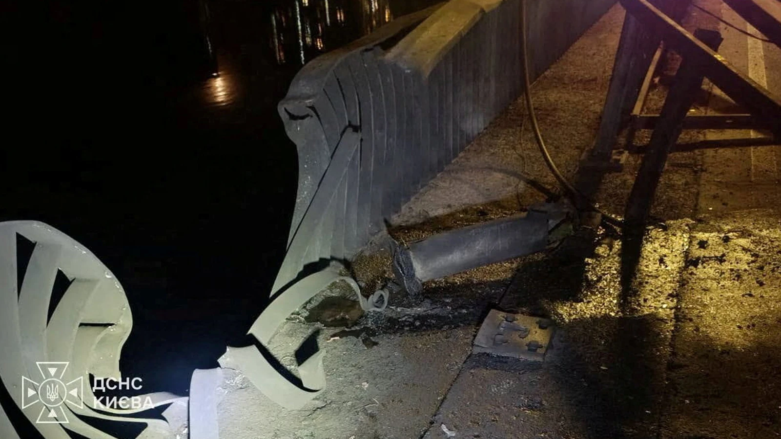 La Russie frappe une nouvelle fois le pont Pivnicnyi