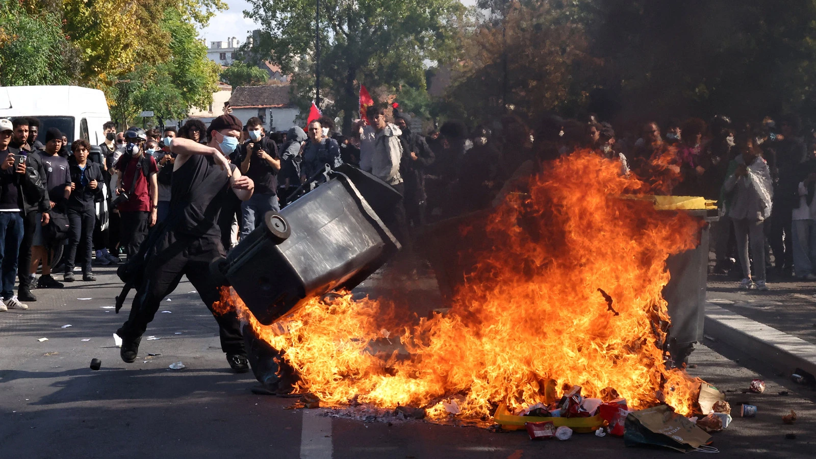 La vague de protestations grandit : 5 000 personnes sont arrêtées, des centaines d'écoles sont fermées !