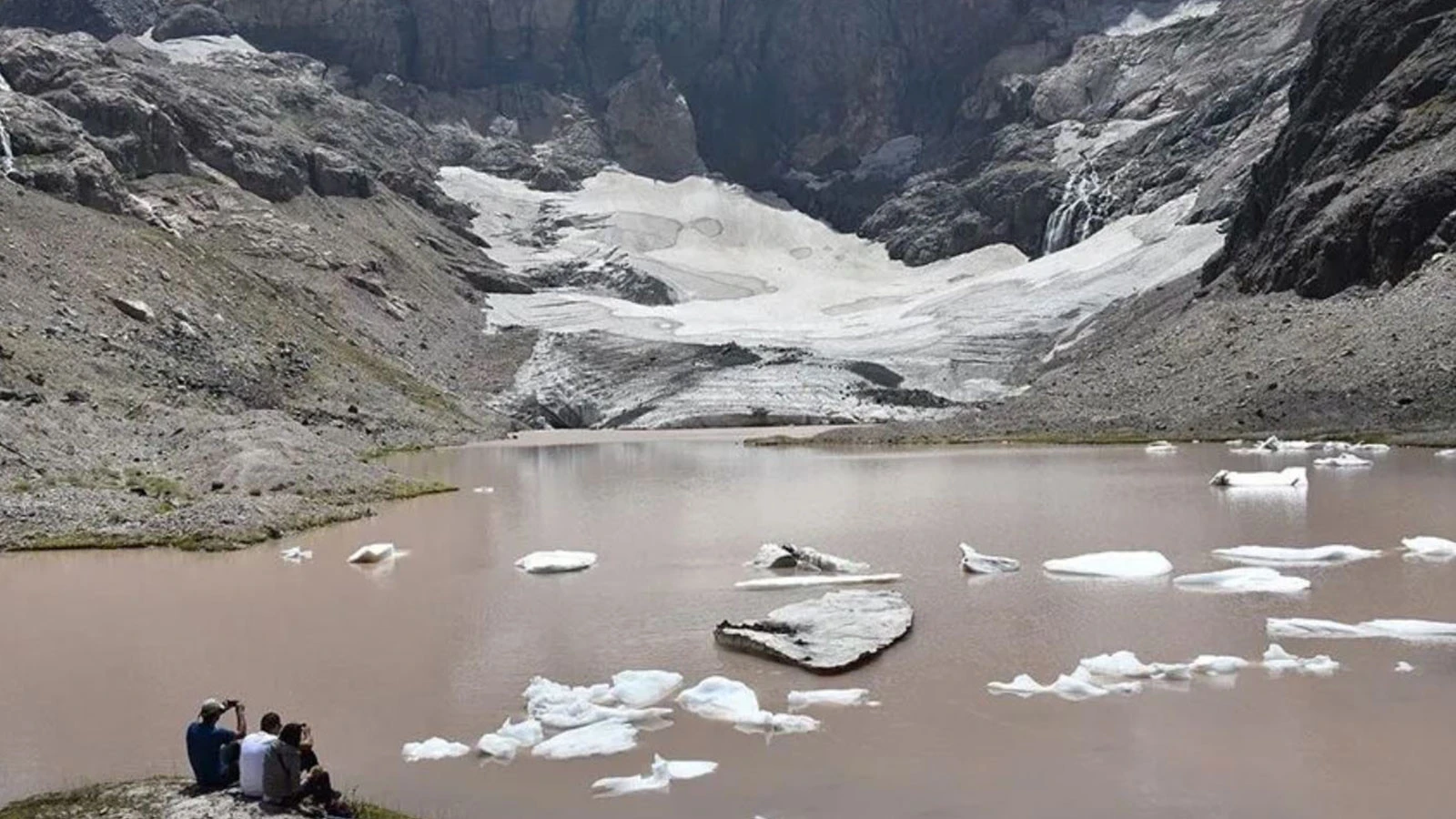 Les glaciers disparaissent ! Grande fusion des Alpes à Ağrı