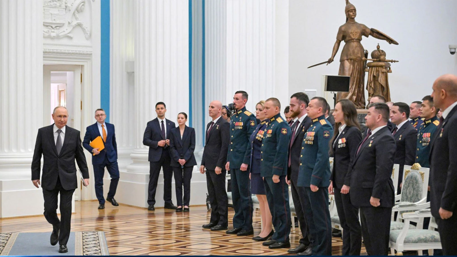 Les réserves de Poutine quant à l'attribution de fonctions publiques aux anciens combattants et aux rapatriés de guerre