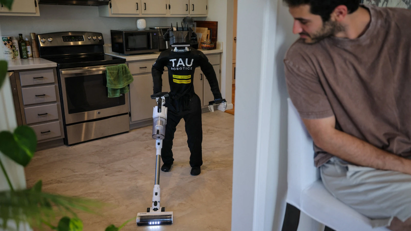 Les robots humanoïdes ont commencé à nettoyer