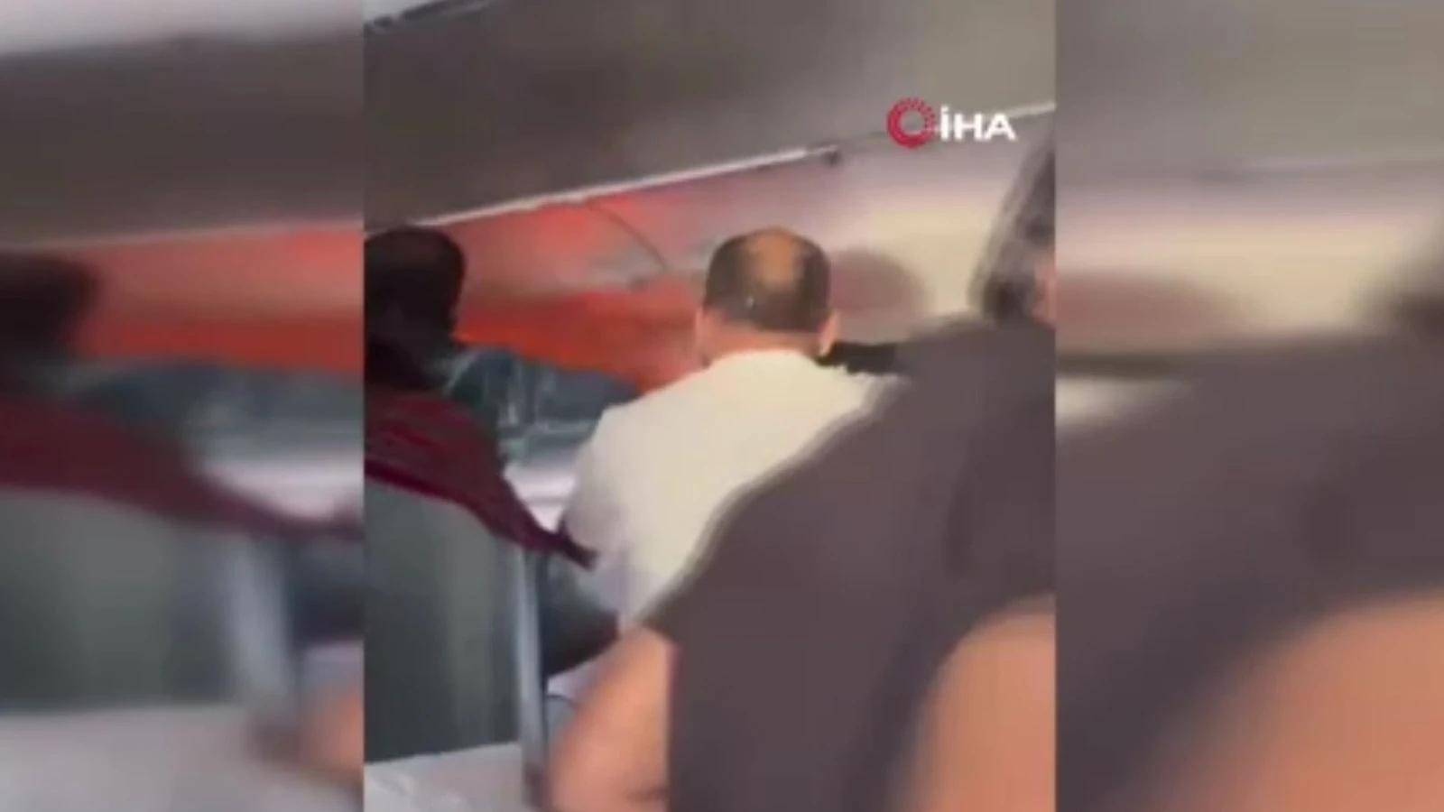Moments d'horreur dans l'air : il a soudainement pris feu, les passagers ne savaient pas quoi faire