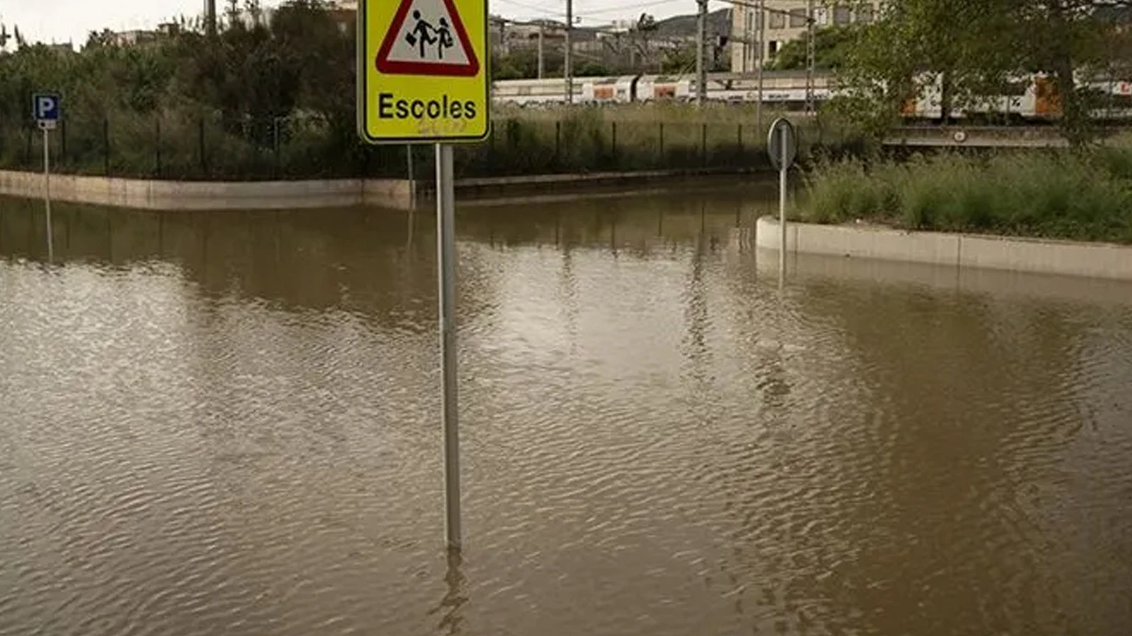 Plus de 100 vols annulés en raison des inondations en Espagne